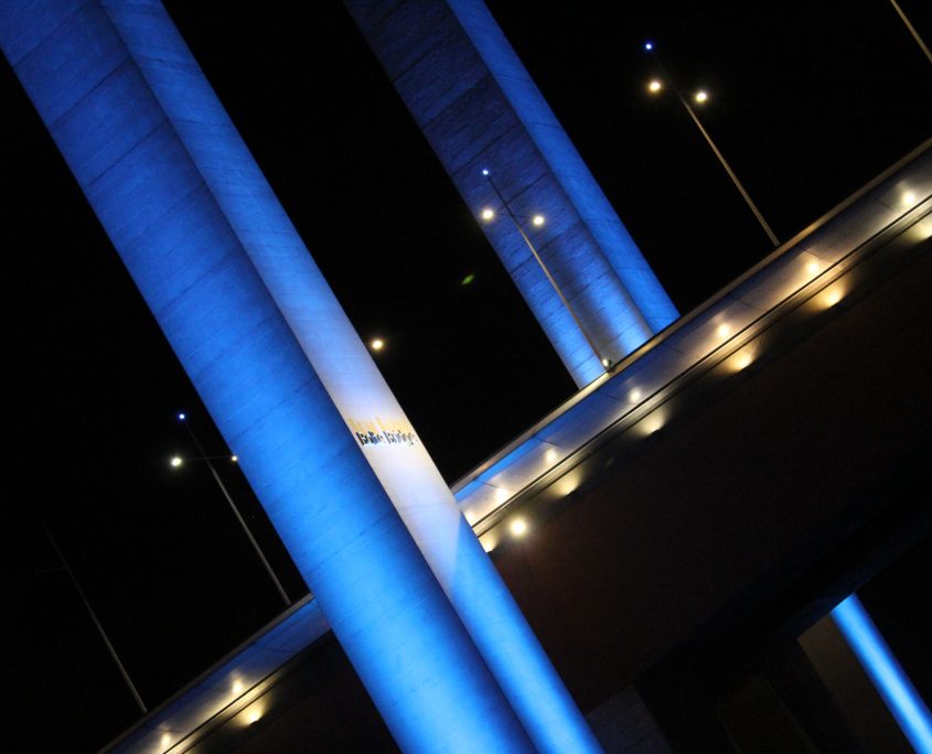 bolte-bridge-ula-2 Bolte Bridge Columns Custom LED Facade Architectural Lighting