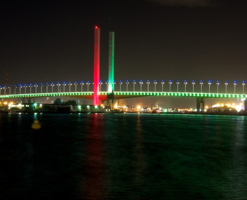 bolte-bridge-ula-4 Bolte Bridge Columns Custom LED Facade Architectural Lighting