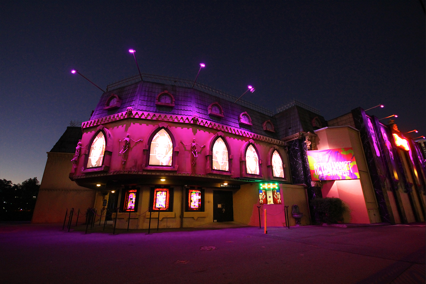 Draculas Cabaret Restaurant Gold Coast Building Facade Lighting and LED Screens