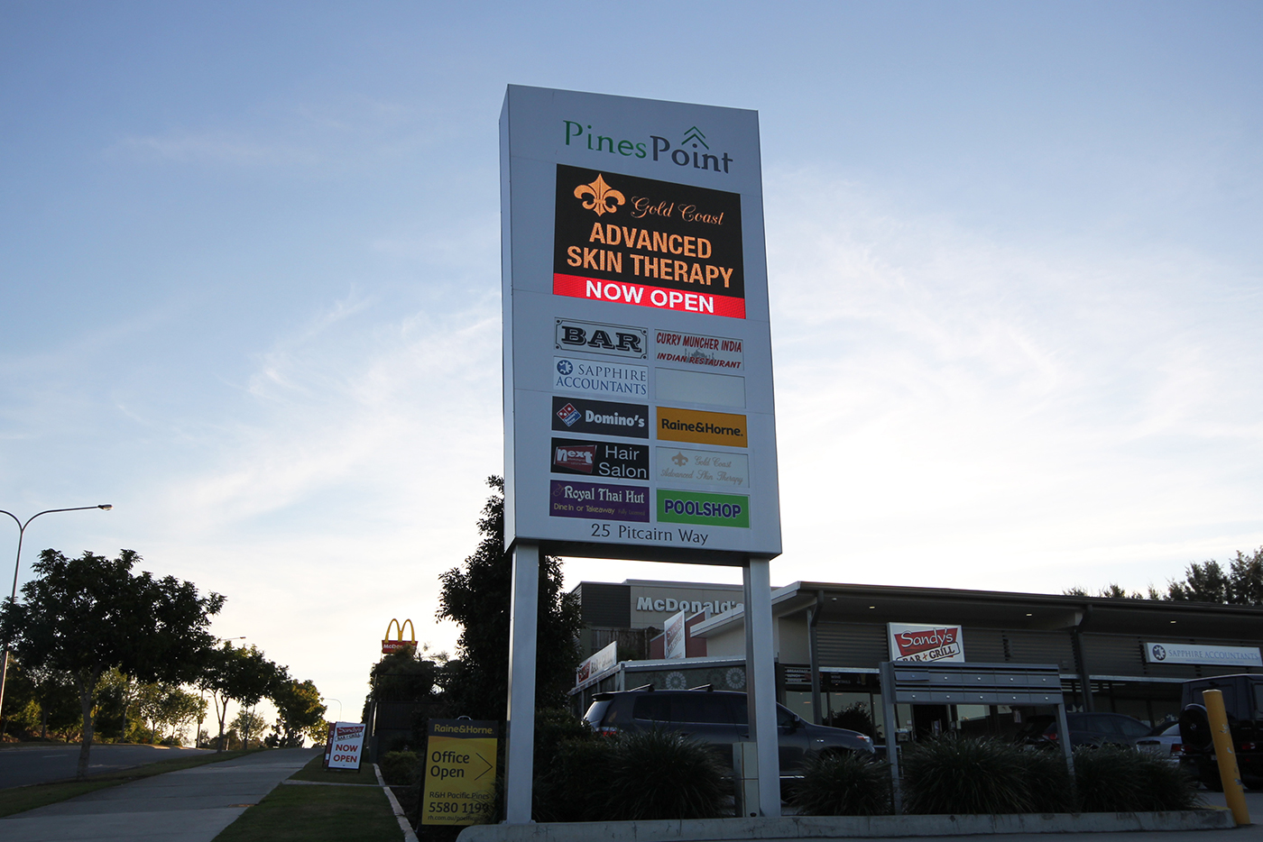 Pines Point Outdoor LED Billboard Roadside Digital Advertising