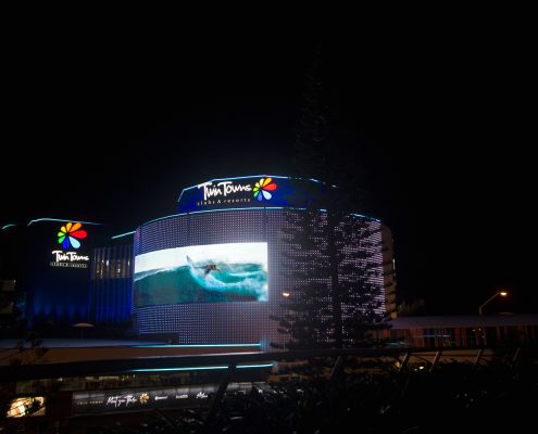 Twin Towns Clubs and Resorts Outdoor LED Building Facade Lighting and Curved LED Screen