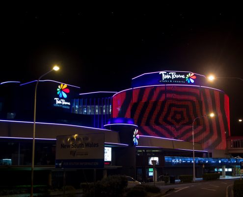 Twin Towns Clubs and Resorts Outdoor LED Building Facade Lighting and Curved LED Screen