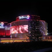 TwinTownsProject_01_Gallery Twin Towns Clubs and Resorts Outdoor LED Building Facade Lighting and Curved LED Screen