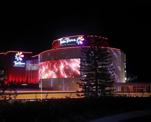 Twin Towns Clubs and Resorts Outdoor LED Building Facade Lighting and Curved LED Screen