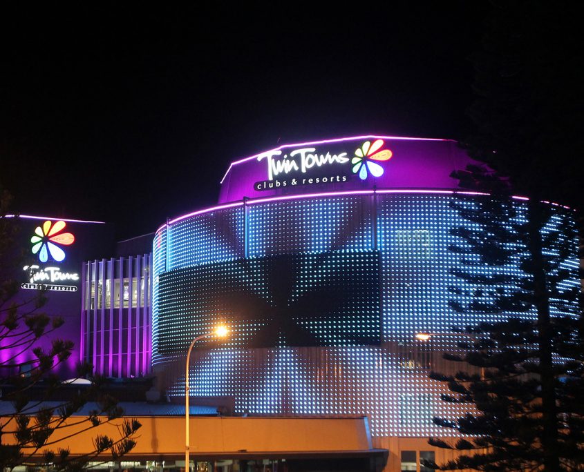 TwinTownsProject_03_Gallery Twin Towns Clubs and Resorts Outdoor LED Building Facade Lighting and Curved LED Screen