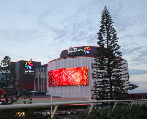 Twin Towns Clubs and Resorts Outdoor LED Building Facade Lighting and Curved LED Screen